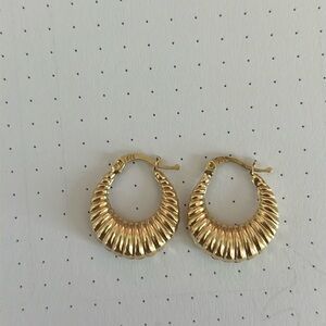 14k (585) solid gold croissant/scallop/twist hoop earrings